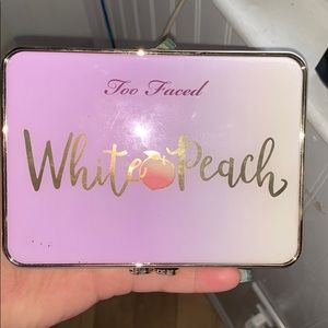 Two faced white peach palette